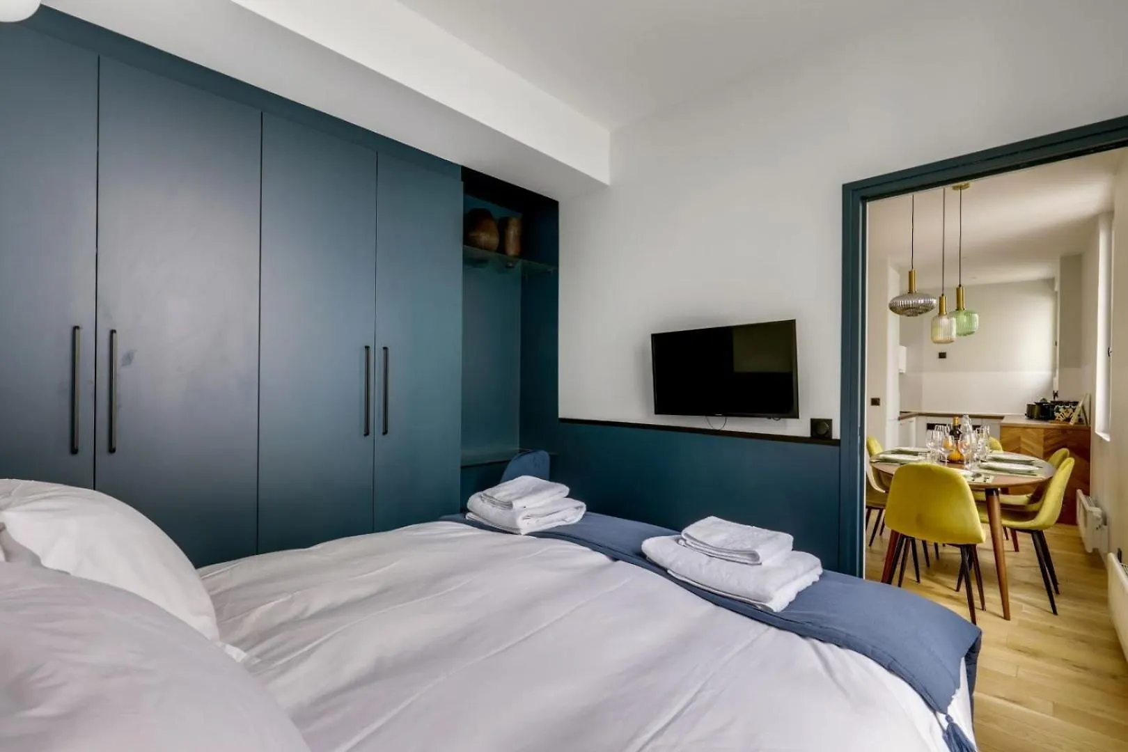 Bluestay 42 - Charmant Duplex A