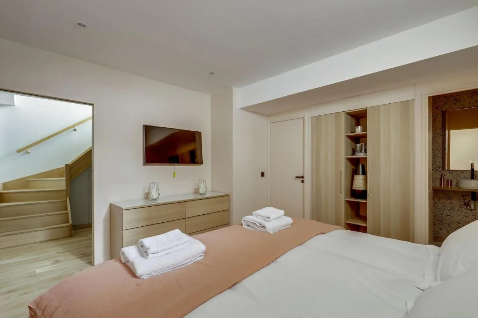 Bluestay 42 - Charmant Duplex A